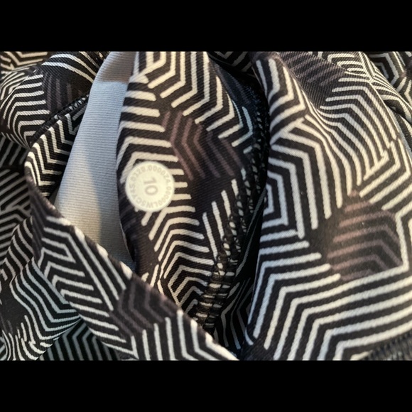 Lululemon Labyrinth Swift Speed Leggings 10 - Picture 7 of 7